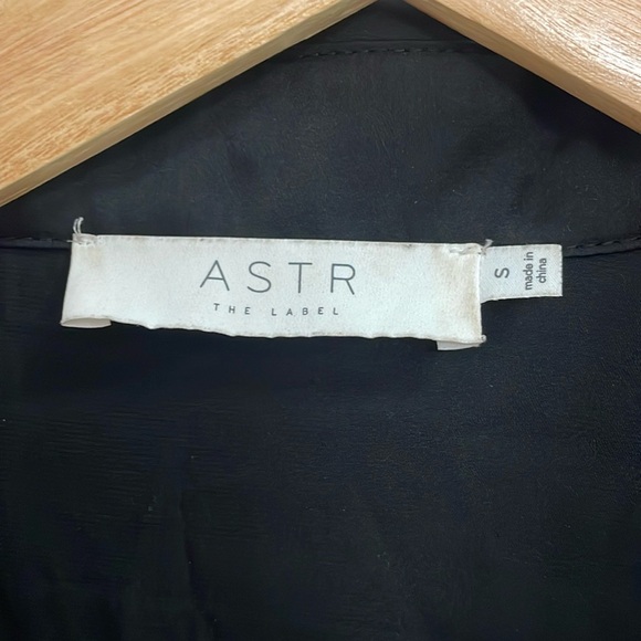 ASTR THE LABEL silky soft long sleeve black button down shirt. S - Picture 6 of 6